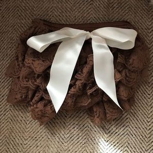 Newborn lace ruffle bloomers